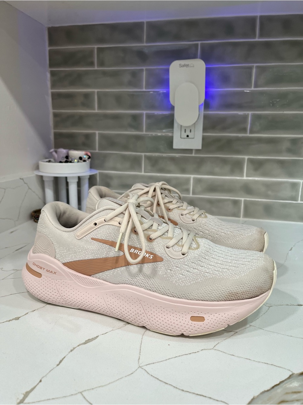 Brooks Ghost Max Running Shoes. Women’s Size 11 Color Cream
